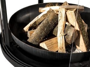 Gartenkamin The Poser mit Holz