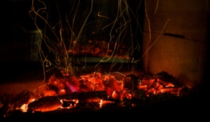 Atemberaubende Glut mit tollen Funken